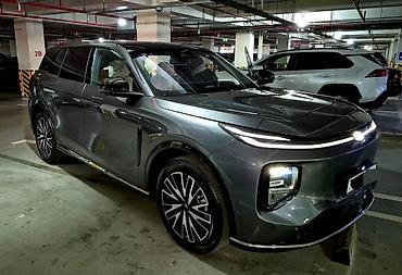 Voyah: Voyah Dream 1.8 l — 10