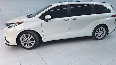 приус плагин гибрид: Toyota Sienna: 2021 г., Гибрид, Минивэн — 1
