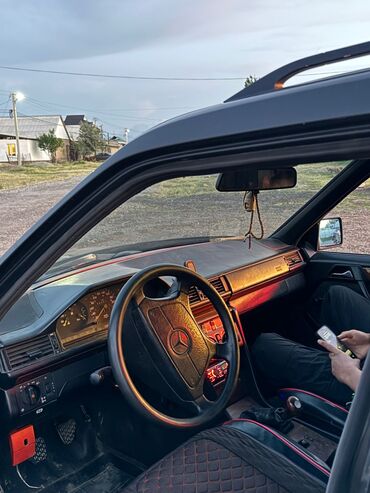 Mercedes-Benz: Mercedes-Benz W124: 1993 г., 2.2 л, Механика, Бензин, Универсал — 1