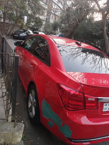 Chevrolet: Chevrolet Cruze sedan - Kuzov: sedan, parlaq qırmızı rəng - Mühərrik — 3