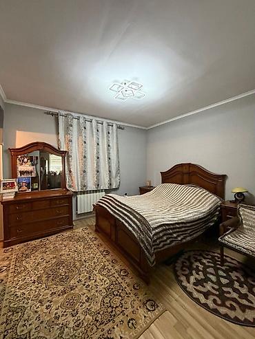 Продажа коттеджей и домов: 🏡 **Продаётся 2-этажный дом в ж/м Ак-Ордо** 🛏 **7 комнат** 📐 Площадь — 8