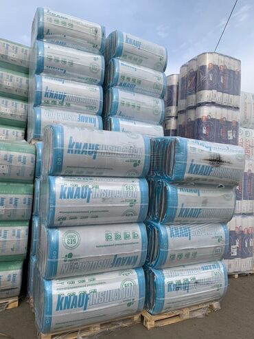 прозрачная крыша: Упаковки теплоизоляции Knauf Insulation в рулонах, обернутые в