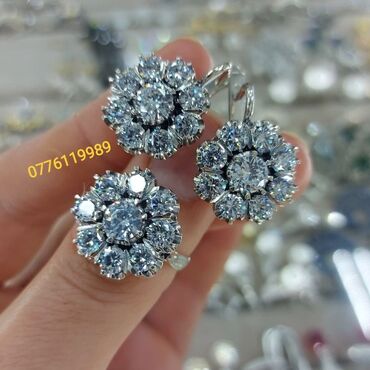 Zərgərlik dəstləri: Dəstə daxildir: Üzük, Sırğa, Gümüş — 8