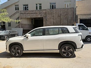 споилер: AION V — электрический кроссовер (белый цвет кузова). Кузов и — 7