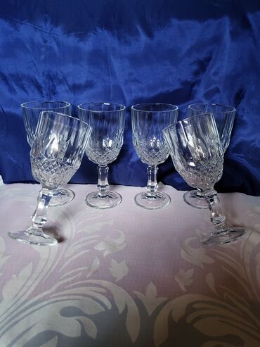 Čaše: Case nove italijanske za vino. 80,90te. Case komada 6 u — 7