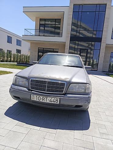 e39 guzgu: Mercedes-Benz C-Sinif sedan (W202). Rəng: boz. Kuzov 4 qapılı, klassik — 1