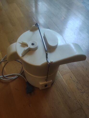 Digər əntiq əşyalar: Qədimi sivetdən qalma daş tərəzi. Qədimi şirəcəkən maşın — 8