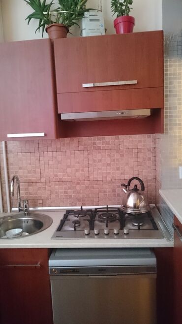 Otaqların uzunmüddətli kirayəsi: Studio tipli, tam mebelləşdirilmiş otaq və mətbəx dəsti. - Otaq — 20