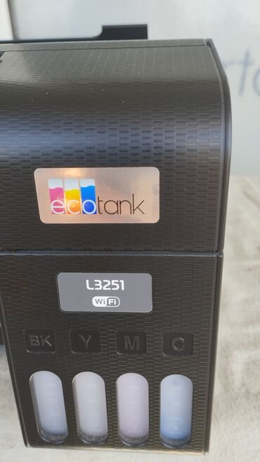 Masaüstü kompüterlər və iş stansiyaları: Epson L3251 modeli olan qara rəngli EcoTank çoxfunksiyalı printer. Bu