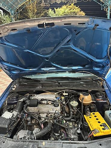 mazda 323 2003: Volkswagen Vento: 1993 г., 2 л, Механика, Бензин, Седан — 9
