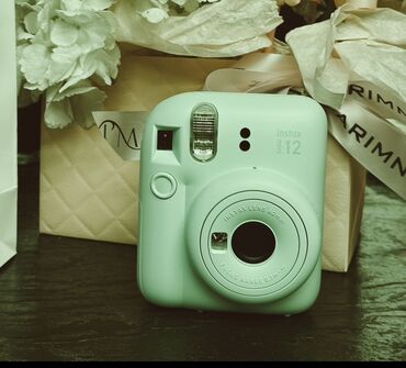 инстакс мини 12: Fujifilm Instax mini 12 — компактная мгновенная камера в мятном цвете