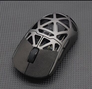 беспроводная игровая мышка: Игровая мышь с легким скелетным корпусом - Дизайн: открытый «скелет»