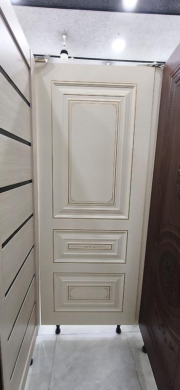 Klassik üslubda otaq qapısı - Material: MDF üzərində ağ krem rəngli