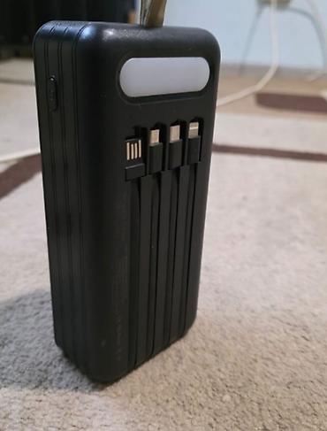 повербанк с розеткой: Power Bank с встроенными кабелями - Емкость: большая внешняя батарея — 1