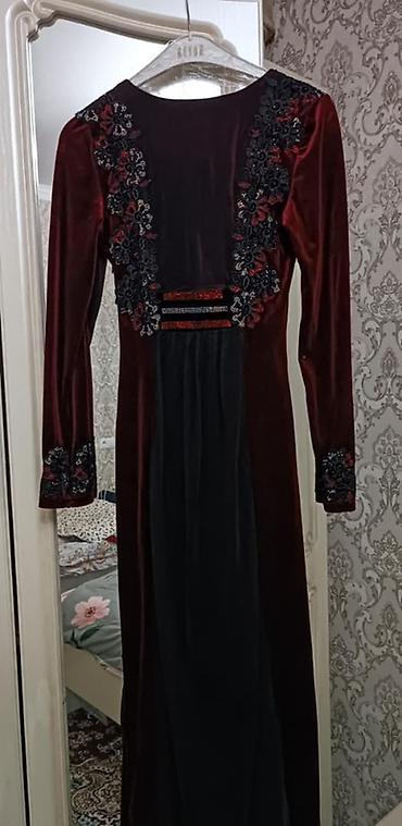 Повседневные платья: Комплект из двух платьев 1) Темно‑зелёное платье VERNEZZA, размер 40 — 9