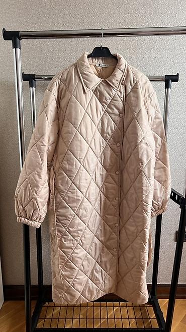 casual: Tezedi - Qadın üçün quilted (kapitone) uzun palto - Rəng: açıq bej - — 1