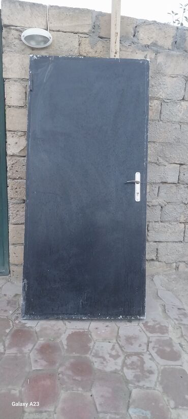 zal ucun asma tavanlar: Metal qapı komplekti - Material: metal çərçivə və metal qapı yarpağı