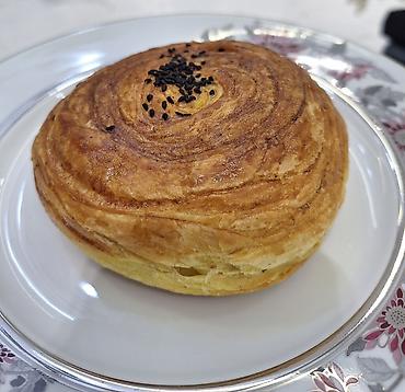 Un məmulatları: Təsvir: - Qat-qat yağlı xəmir: əl ilə yoğrulan, dəfələrlə yayılıb — 4