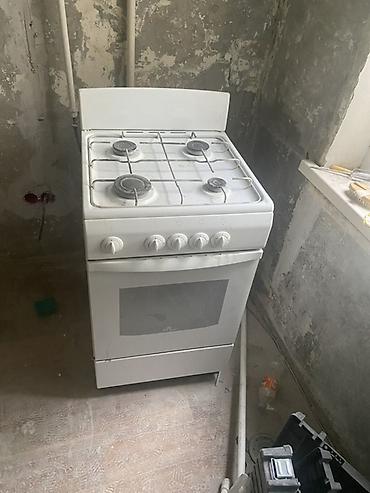 Кухонные плиты и варочные поверхности: Газовая плита с духовкой, свободностоящая, белая. Основные — 3