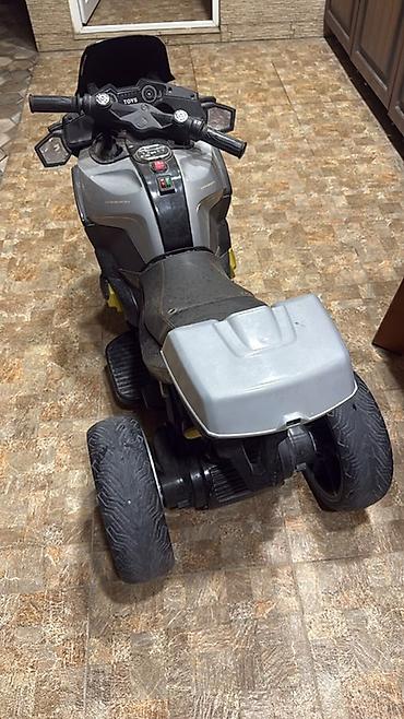 moms 4: Uşaq üçün elektrikli kvadriskl (ride-on) - Dizayn: 4 təkərli — 2