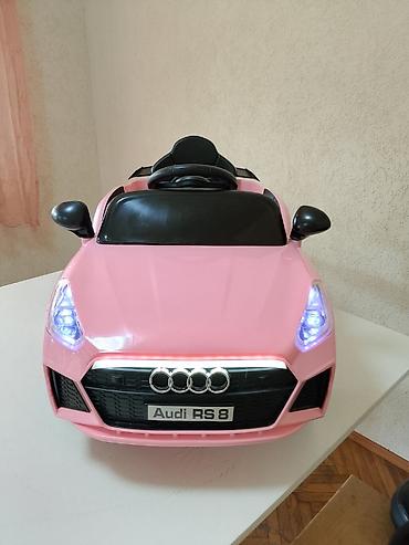 auto na baterije za decu: Dečiji električni automobil – model inspirisan Barbie Audi RS8, roze — 10
