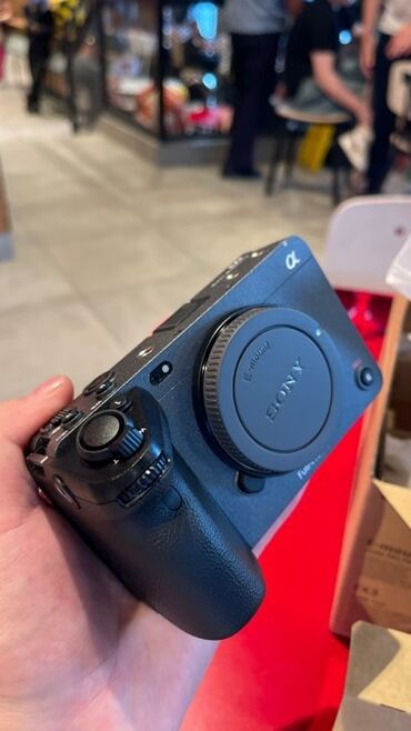 Фотоаппараты: Тез арада Sony fx3 сатылат! Жаңы бир да колдонулбаган. Магазинде 3300$