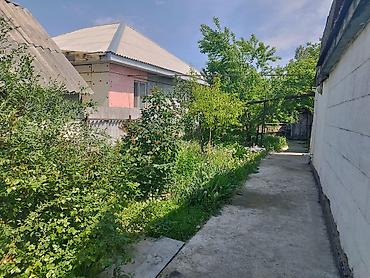 Продажа коттеджей и домов: Срочно продается дом в центре города Кант. 2 комнаты+кухня,огород — 11