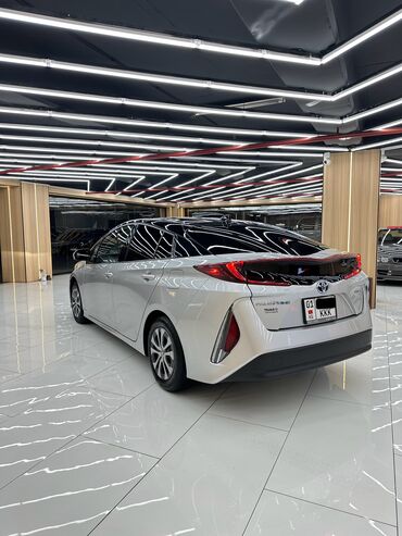 runx alex: Toyota Prius: 2019 г., 1.8 л, Вариатор, Электромобиль, Седан
