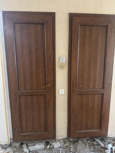 moydadir islenmis: Hamam üçün İşlənmiş Plastik qapı 70x205 sm Çərçivə ilə, Ünvandan götürmə