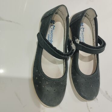 Детская обувь: Детская обувь на девочку . 1.Демисезонные ботинки 400сом размер 30 — 6