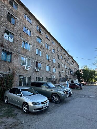 продаю квартиру мкр достук: 1 комната, 18 м², Общежитие и гостиничного типа, 4 этаж, Старый ремонт