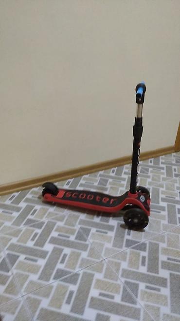 wingz scooter: Uşaqlar üçün 3 təkərli skuter. Şəkillərdə iki fərqli dizaynda model — 2