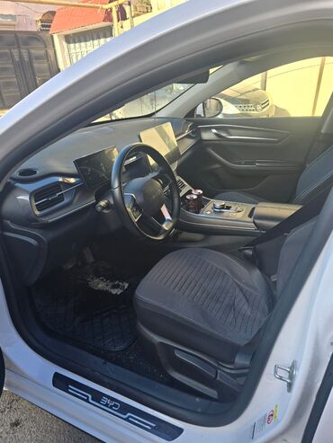 BYD: BYD Qin Plus (plug-in hibrid sedan) - Kuzov: liftbek tipli sedan, ağ — 5