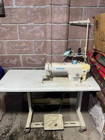 кир жуучу машиналар сатып алуу: Тигүүчү машина Жарым автоматтык