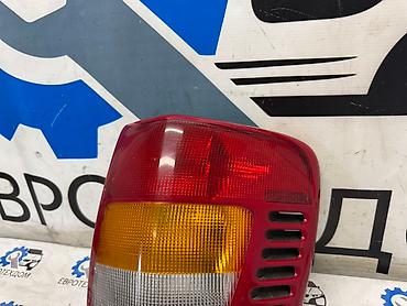 Стоп-сигналы: Задний правый стоп-сигнал Jeep 2002 г., Б/у, Оригинал, Германия — 3