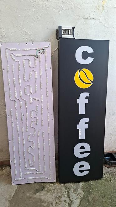 diz ustu notbuk: Cofe reklam lovhesi 2 ededdir birinin reklami yoxdu Isiqlari qalib — 1