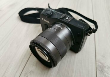 камера для блогера: Canon EOS M с объективом Canon EF‑M 18–55mm f/3.5–5.6 IS STM