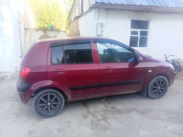 авто лизинг рассрочка: Продается компактный автомобиль Hyundai Getz красного цвета. Эта