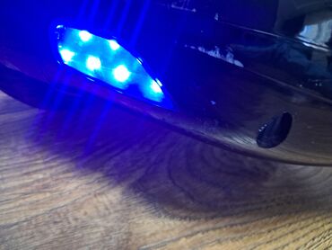 Giroskuterlər: Şəkillərdə görünən bu qara rəngli hoverboard, hamar səthli dizaynı ilə — 3