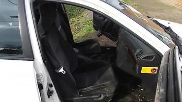 Kompletan auto u delovima: VOLVO V40 1,9 2001G 85KW ŠTOPOVI AMORTIZERI LIMARIJA | Prodaja u — 2