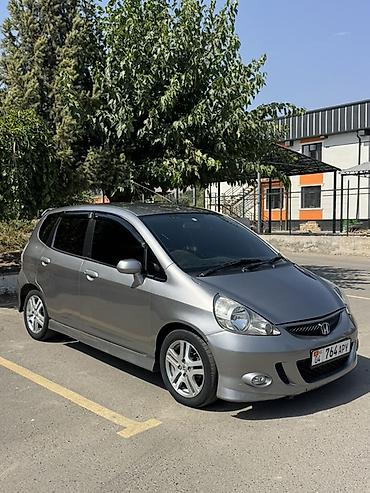 sprinter 4 4: Honda Fit: 2004 г., 1.3 л, Вариатор, Бензин, Хэтчбэк — 4
