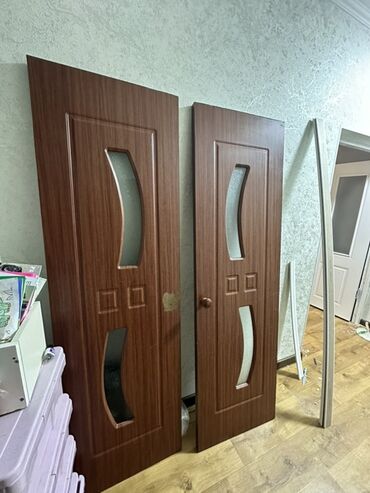 Продаю двери старые 
3 шт каждый по 999 уступлю