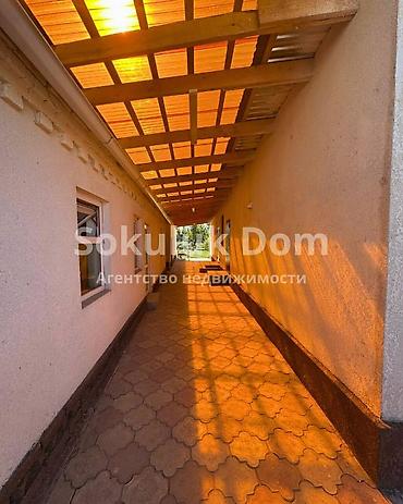 Продажа коттеджей и домов: 🏠Продается дом в с. Сокулук, от трассы 1,5 км. 🟡Комнаты: 7 🟡Участок — 3