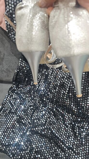 Kompleti: Set za svečane prilike: šljokičasta haljina + srebrne sandale - — 5