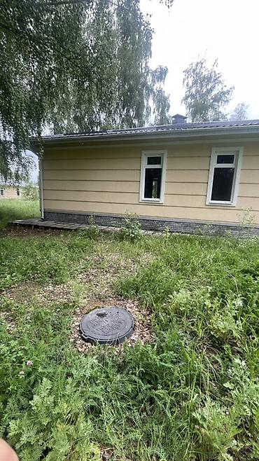 снять квартиру 3 комнаты: На участке 2 дома : Первый - 100м2 зал-студия с гостевым санузлом и 2 — 4