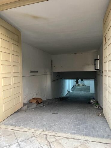 Kirayə qaraj: 236 nömrəli məktəbin qabağı. İşlək və mərkəzi küçədir. Yola baxır. Hər — 6