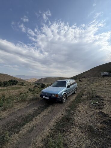мотор мазда: Volkswagen Passat: 1990 г., 1.8 л, Механика, Бензин, Универсал