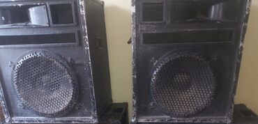 ноутбуки редми: Пара прямоугольных акустических колонок черного цвета, предназначенных