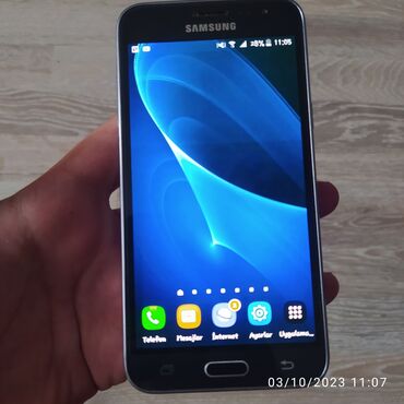 Mobil telefonlar: Samsung Galaxy J3 2016, 8 GB, rəng - Qara, Düyməli, Sensor, İki sim kartlı