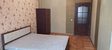 Диваны: Двуспальная кровать